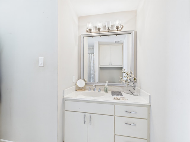5810 Darling St Unit F, Houston, TX 77007 - bathroom featuring vanity