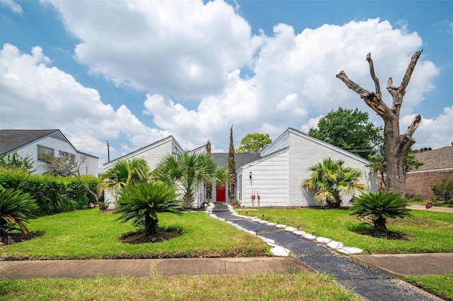 10730 Braes Bayou Dr, Houston, TX 77071 - view of front facade featuring a front lawn
