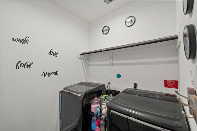 14320 Yellow Hawthorn Ct, Conroe, TX 77384 - laundry area featuring washing machine and dryer