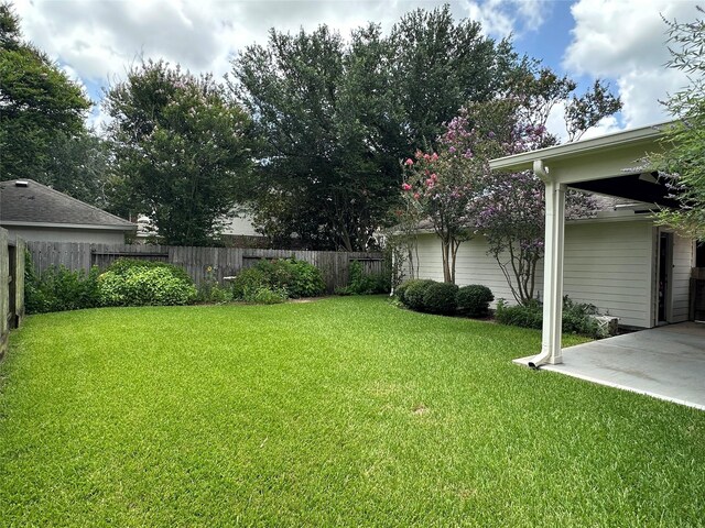 2716 W Oaks Cir E, Pearland, TX 77584 - view of yard with a patio area