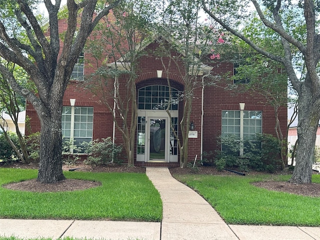 2716 W Oaks Cir E, Pearland, TX 77584 - traditional-style house with brick siding and a front lawn