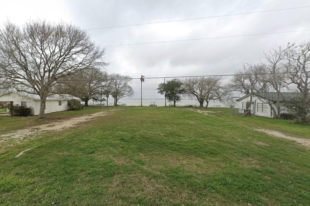 62 Trout St, Palacios, TX 77465 - photo 2