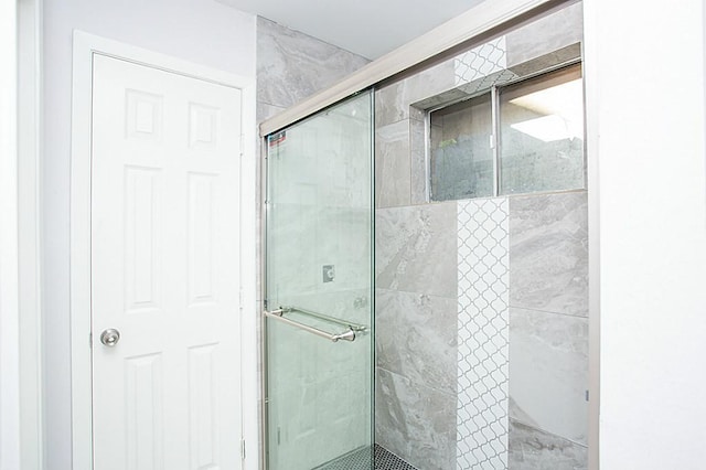6407 Nuben St, Houston, TX 77091 - bathroom with a stall shower