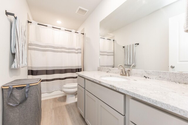 1563 Rd 66114, Dayton, TX 77535 - full bathroom featuring vanity, wood finished floors, a shower with shower curtain, and recessed lighting