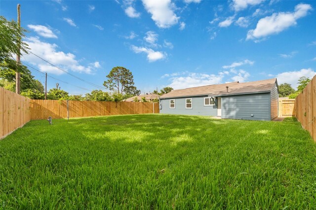9333 Fairland Dr, Houston, TX 77051 - view of fenced backyard