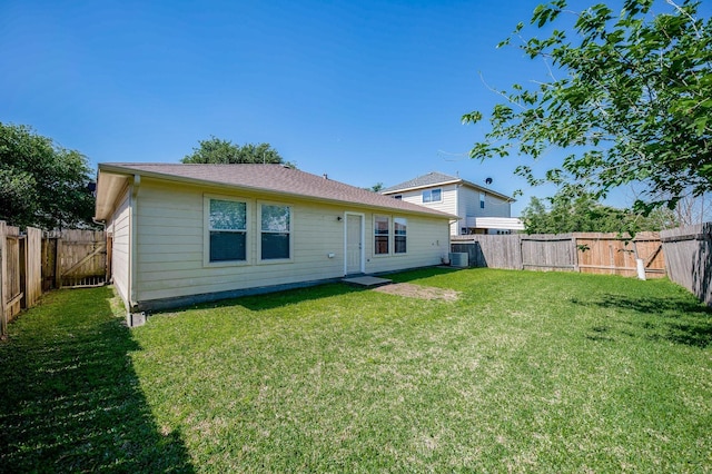 2926 Umiak Dr, Houston, TX 77045 - rear view of house featuring a fenced backyard