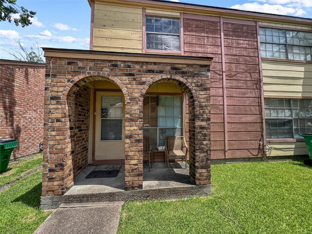 3412 Lantern Ln, Baytown, TX 77521 - entrance to property featuring a lawn and brick siding