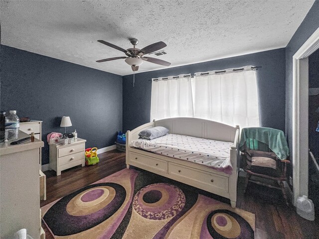 3412 Lantern Ln, Baytown, TX 77521 - bedroom featuring wood finished floors, a textured ceiling, and a ceiling fan