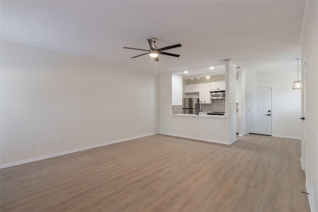 9850 Pagewood Ln Unit 909, Houston, TX 77042 - unfurnished living room featuring a ceiling fan and light wood-type flooring