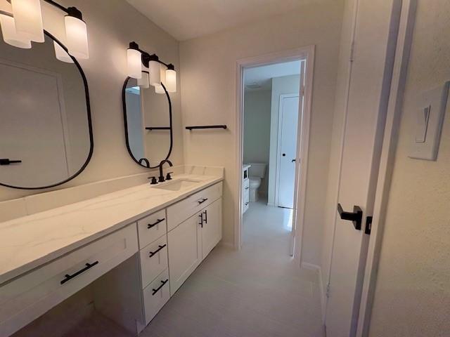 9850 Pagewood Ln Unit 909, Houston, TX 77042 - bathroom with vanity and toilet