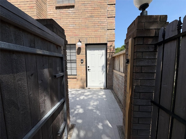 9850 Pagewood Ln Unit 909, Houston, TX 77042 - view of gate