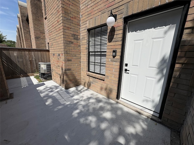 9850 Pagewood Ln Unit 909, Houston, TX 77042 - doorway to property with brick siding