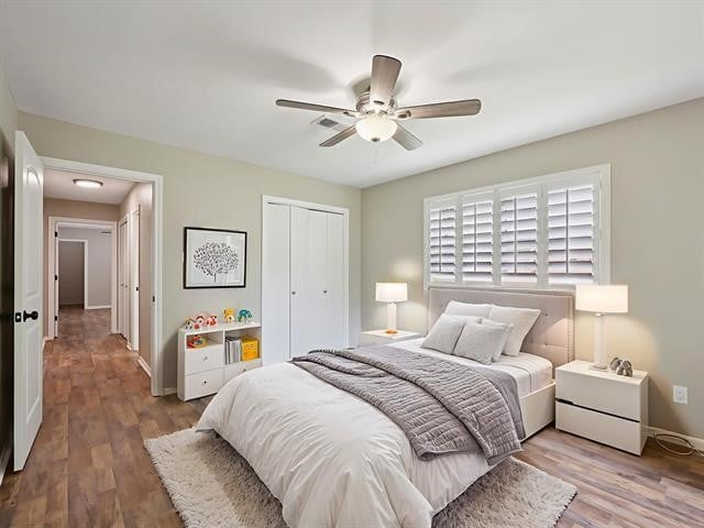 1135 Ivy Ln, Beaumont, TX 77706 - bedroom featuring a closet, wood finished floors, and a ceiling fan