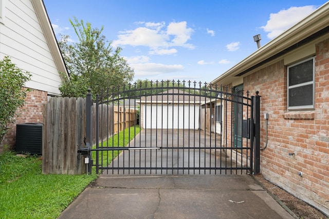 9310 Carvel Ln, Houston, TX 77036 - view of gate