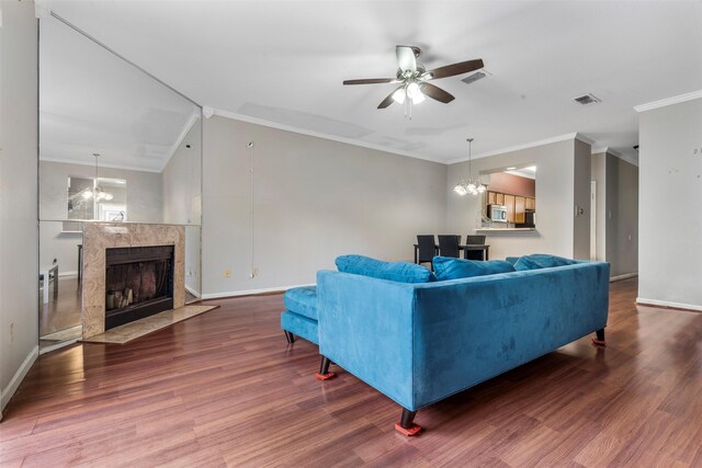 7617 Cambridge St Unit 7617, Houston, TX 77054 - living area featuring a chandelier, wood finished floors, ceiling fan, ornamental molding, and vaulted ceiling