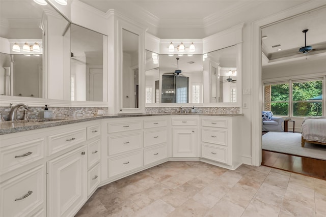 130 Amulet Oaks Ct, The Woodlands, TX 77382 - ensuite bathroom featuring a ceiling fan, double vanity, crown molding, and backsplash