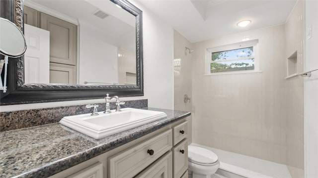 5010 Redstart St, Houston, TX 77035 - full bathroom with vanity and a tile shower