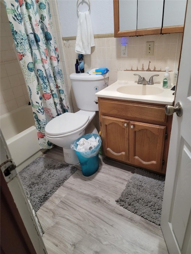 630 Alta Sita St, San Antonio, TX 78237 - bathroom featuring vanity, shower / tub combo, and tile walls