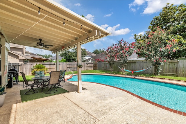 5506 Poundstone Ct, Sugar Land, TX 77479 - view of swimming pool with a patio area, a fenced backyard, and outdoor dining space
