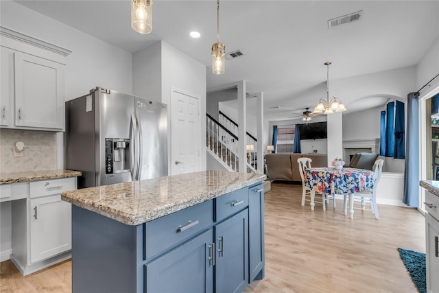 5506 Poundstone Ct, Sugar Land, TX 77479 - kitchen with stainless steel refrigerator with ice dispenser, ceiling fan, light wood-style flooring, decorative backsplash, and open floor plan