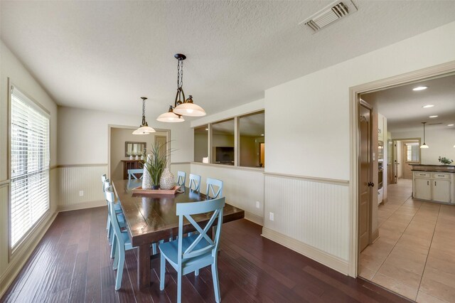 18120 County Road 127, Pearland, TX 77581 - dining room featuring wainscoting, wood finished floors, recessed lighting, and a textured ceiling