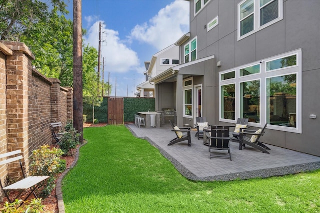 3116 Somerset Levens Ln, Houston, TX 77055 - fenced backyard featuring a patio area