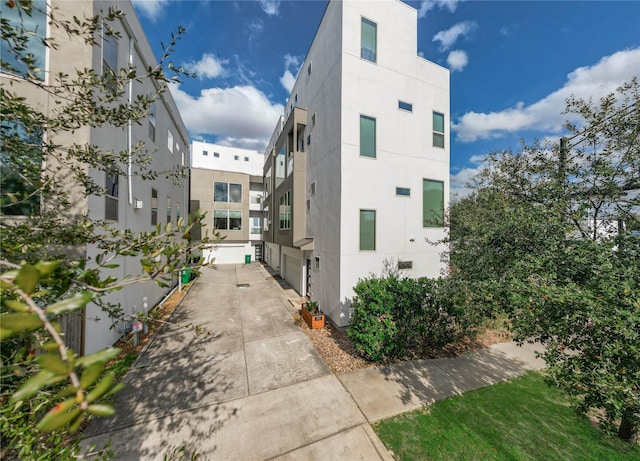 427 Tuam St Unit B, Houston, TX 77006 - view of building exterior featuring concrete driveway and a garage
