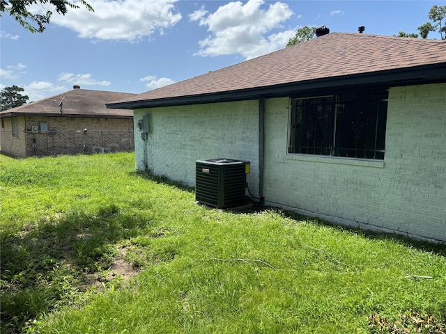 8446 Cabot St, Houston, TX 77078 - view of side of property with roof with shingles and brick siding