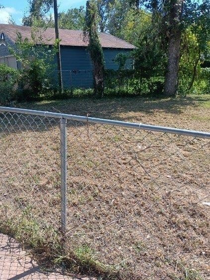905 N Arcola St, Angleton, TX 77515 - view of yard
