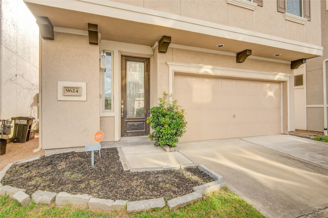 9624 Cambridge Manor Ln, Houston, TX 77045 - entrance to property featuring stucco siding, a garage, and concrete driveway