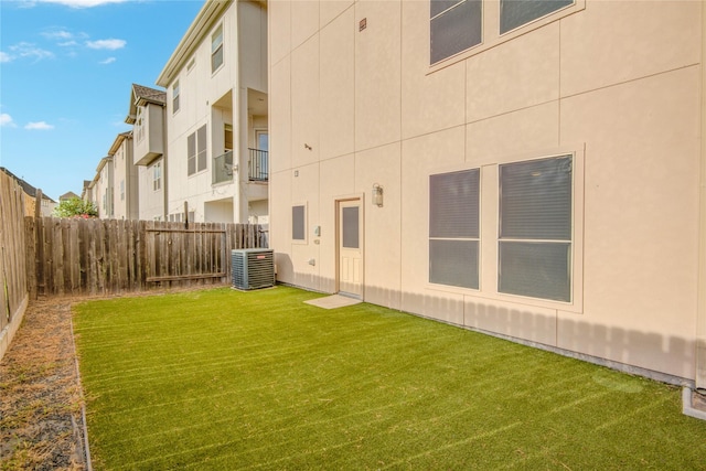 9624 Cambridge Manor Ln, Houston, TX 77045 - view of fenced backyard
