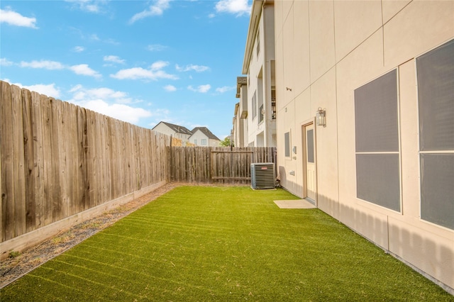 9624 Cambridge Manor Ln, Houston, TX 77045 - view of fenced backyard