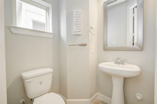 9624 Cambridge Manor Ln, Houston, TX 77045 - bathroom featuring toilet and a sink