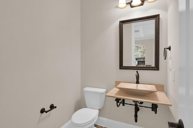 3403 Wooded Ln, Conroe, TX 77301 - bathroom with toilet and baseboards