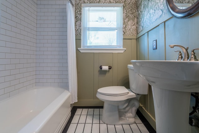 2007 Lamonte Ln, Houston, TX 77018 - bathroom with tile patterned flooring, wallpapered walls, shower / bath combo, and wainscoting