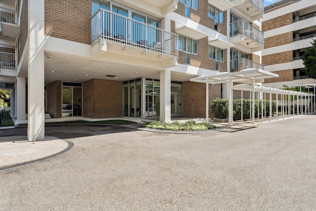 3600 Montrose Blvd Unit 209, Houston, TX 77006 - view of property with a carport