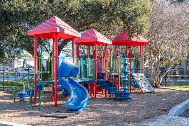 9577 Neuens Rd Unit F, Houston, TX 77080 - view of community play area