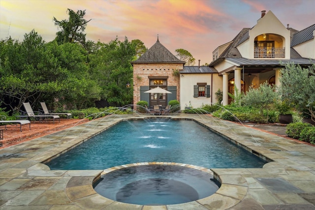 3 E Rivercrest Dr, Houston, TX 77042 - view of pool featuring a pool with connected hot tub and a patio