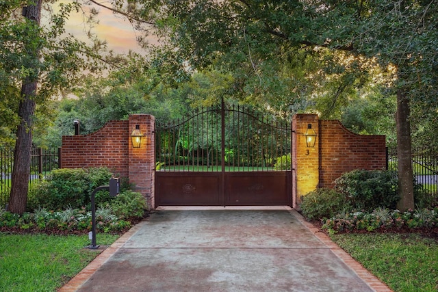 3 E Rivercrest Dr, Houston, TX 77042 - view of gate