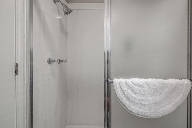 332 N Amherst Dr, West Columbia, TX 77486 - full bath featuring a shower stall