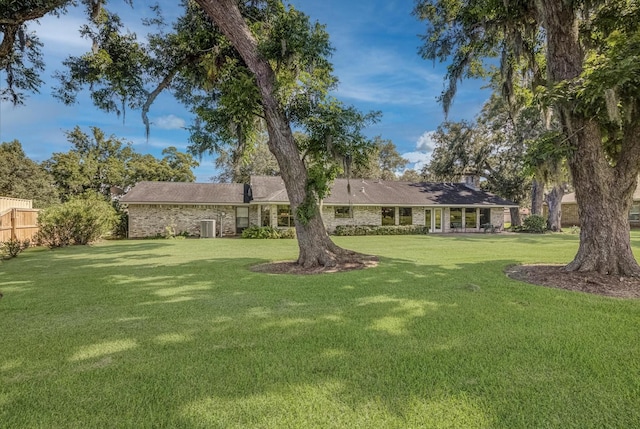 332 N Amherst Dr, West Columbia, TX 77486 - view of yard