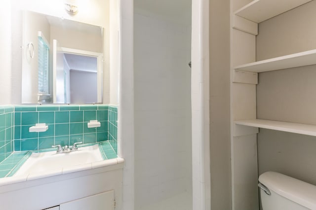 6609 Imogene St, Houston, TX 77074 - full bath featuring a shower stall, vanity, and tile walls
