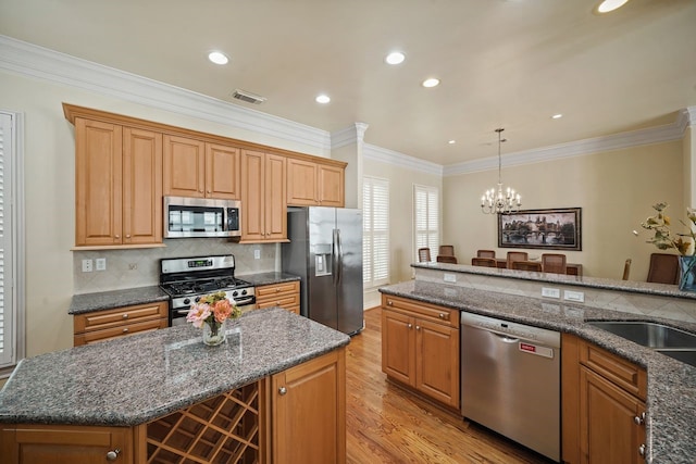 4009 Bellefontaine St, Houston, TX 77025 - kitchen with appliances with stainless steel finishes, light wood-type flooring, decorative backsplash, crown molding, and a chandelier