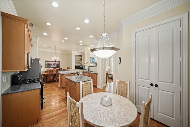 4009 Bellefontaine St, Houston, TX 77025 - dining room featuring ornamental molding, recessed lighting, light wood-style flooring, and a chandelier