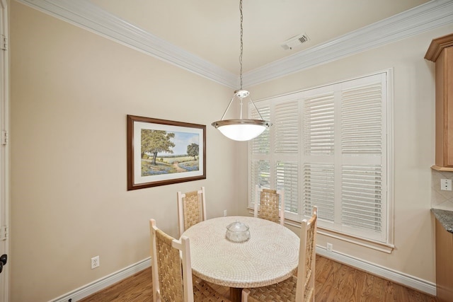 4009 Bellefontaine St, Houston, TX 77025 - dining space featuring light wood-style floors and crown molding