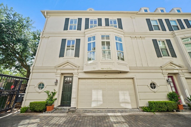4009 Bellefontaine St, Houston, TX 77025 - townhome / multi-family property with an attached garage, driveway, and stucco siding