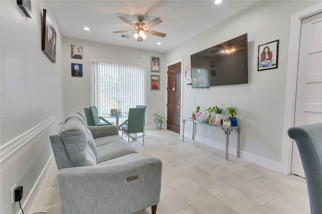 4821 1st St, Houston, TX 77504 - living area with ceiling fan and recessed lighting