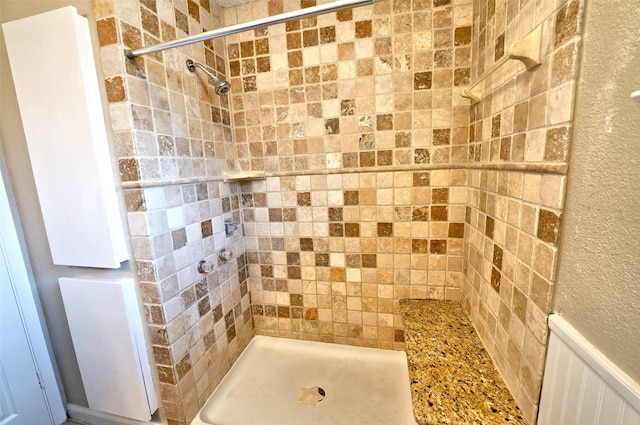 7354 Stone Pine Ln, Houston, TX 77041 - full bathroom featuring a tile shower