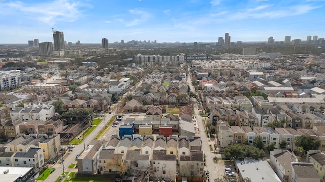 906 Reinerman St, Houston, TX 77007 - aerial view of property and surrounding area with skyline