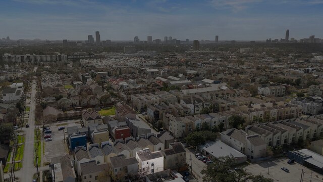906 Reinerman St, Houston, TX 77007 - view of property location with skyline